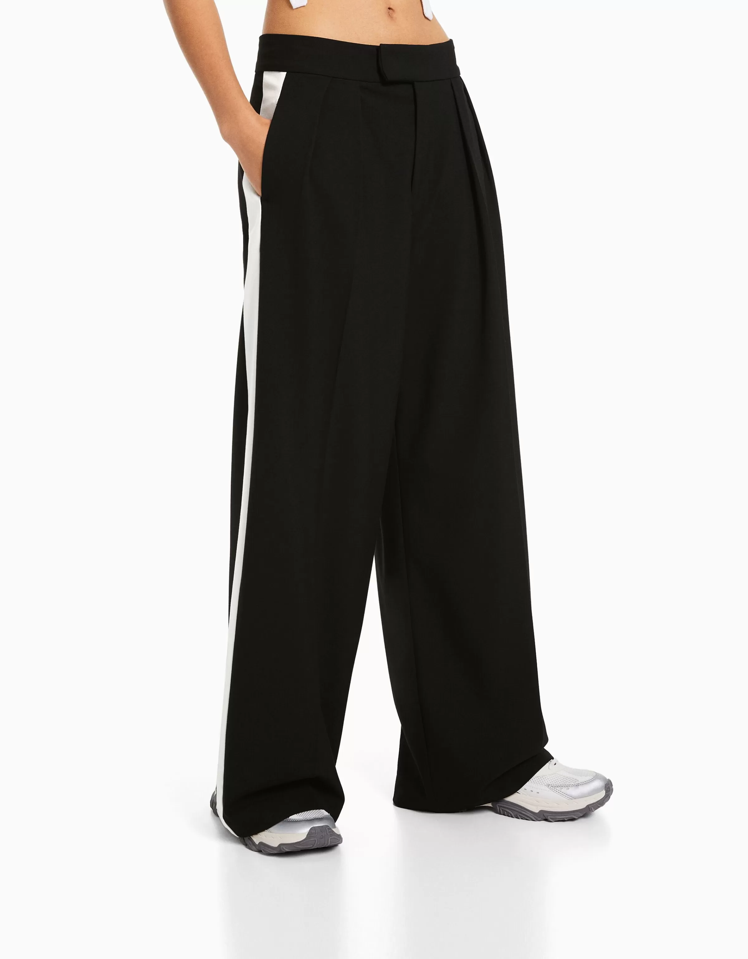 BERSHKA Pantalons*Pantalon tailoring wide leg bande latérale Noir