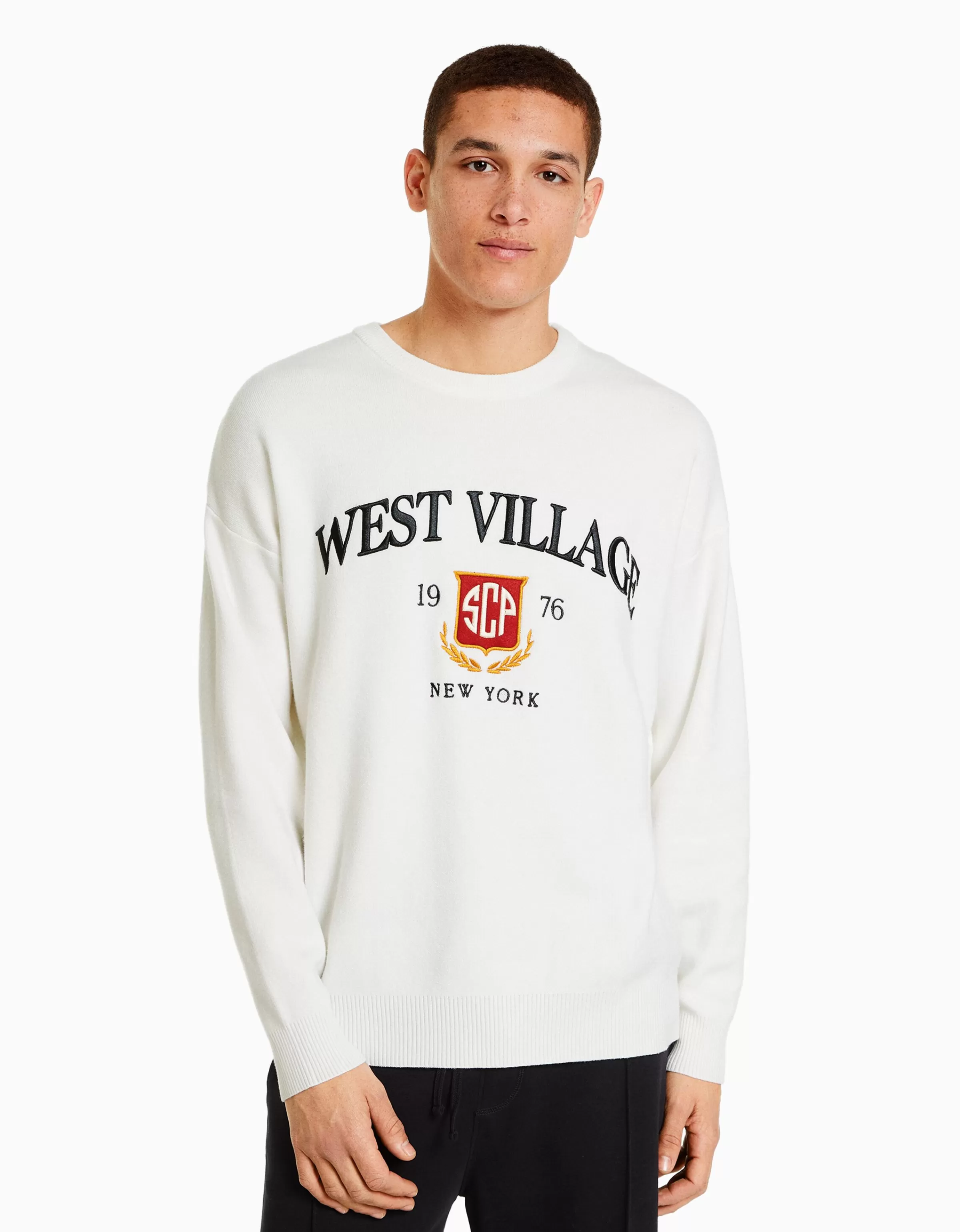 BERSHKA Vêtements*Pull varsity brodé Blanc