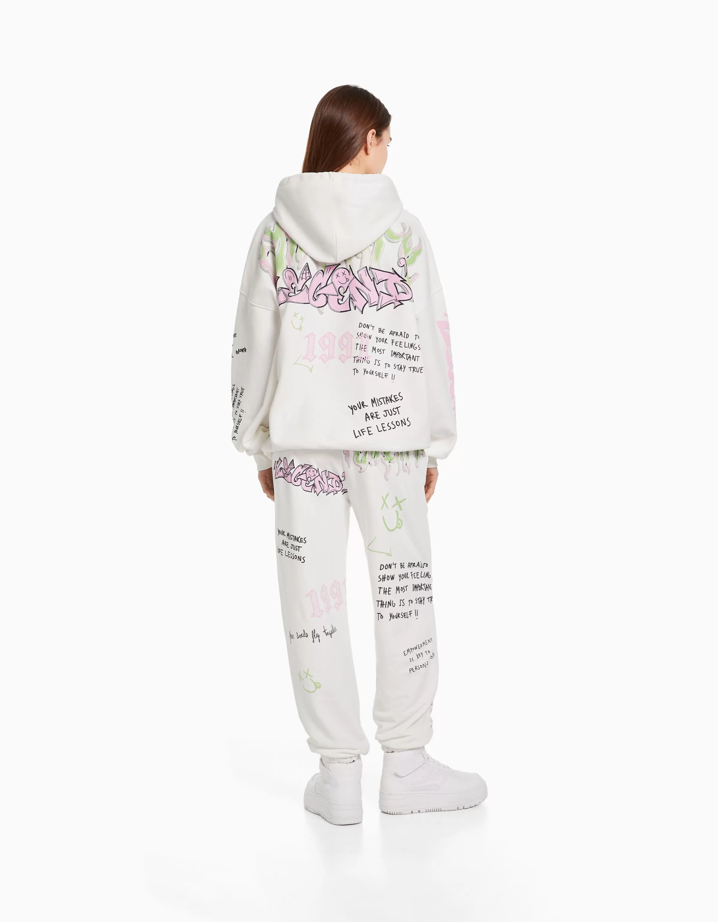 BERSHKA Survêtement*Sweat capuche imprimé Blanc cassé