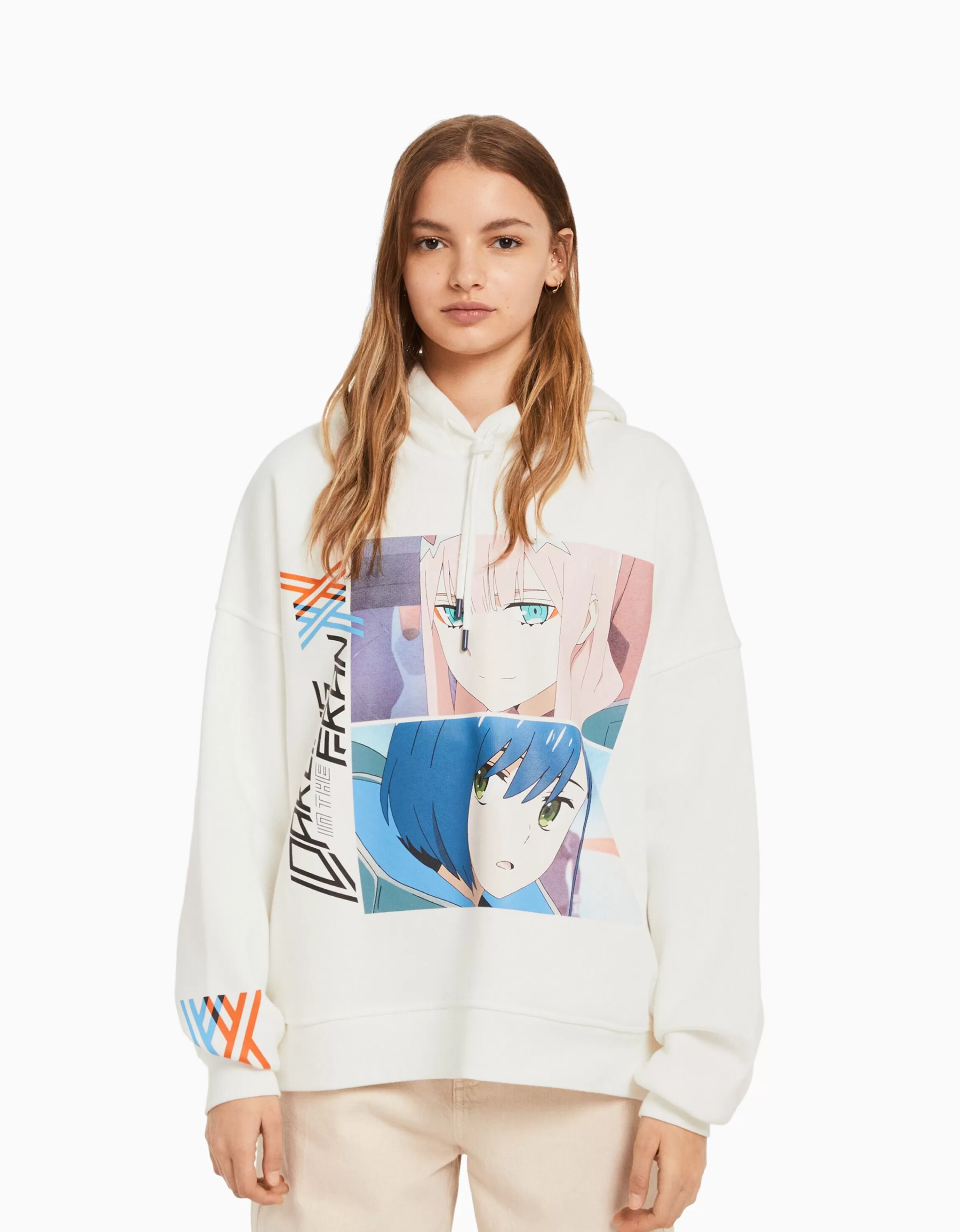 BERSHKA Sweats*Sweat capuche imprimé Darling in the Franxx Blanc cassé