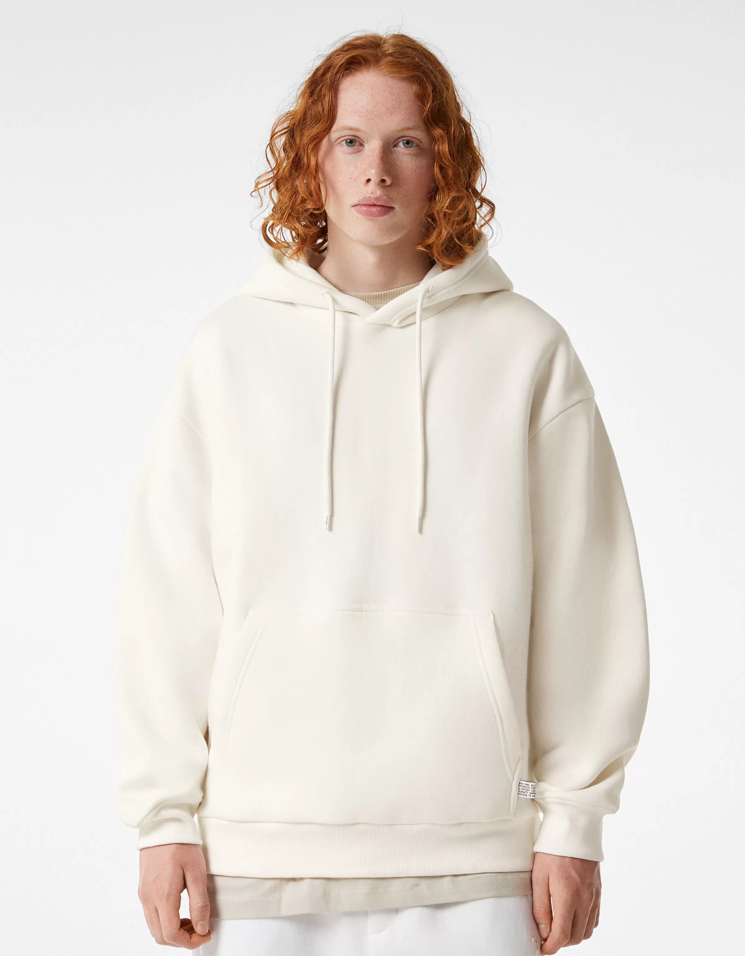 BERSHKA Personnalisables*Sweat capuche oversize Blanc cassé