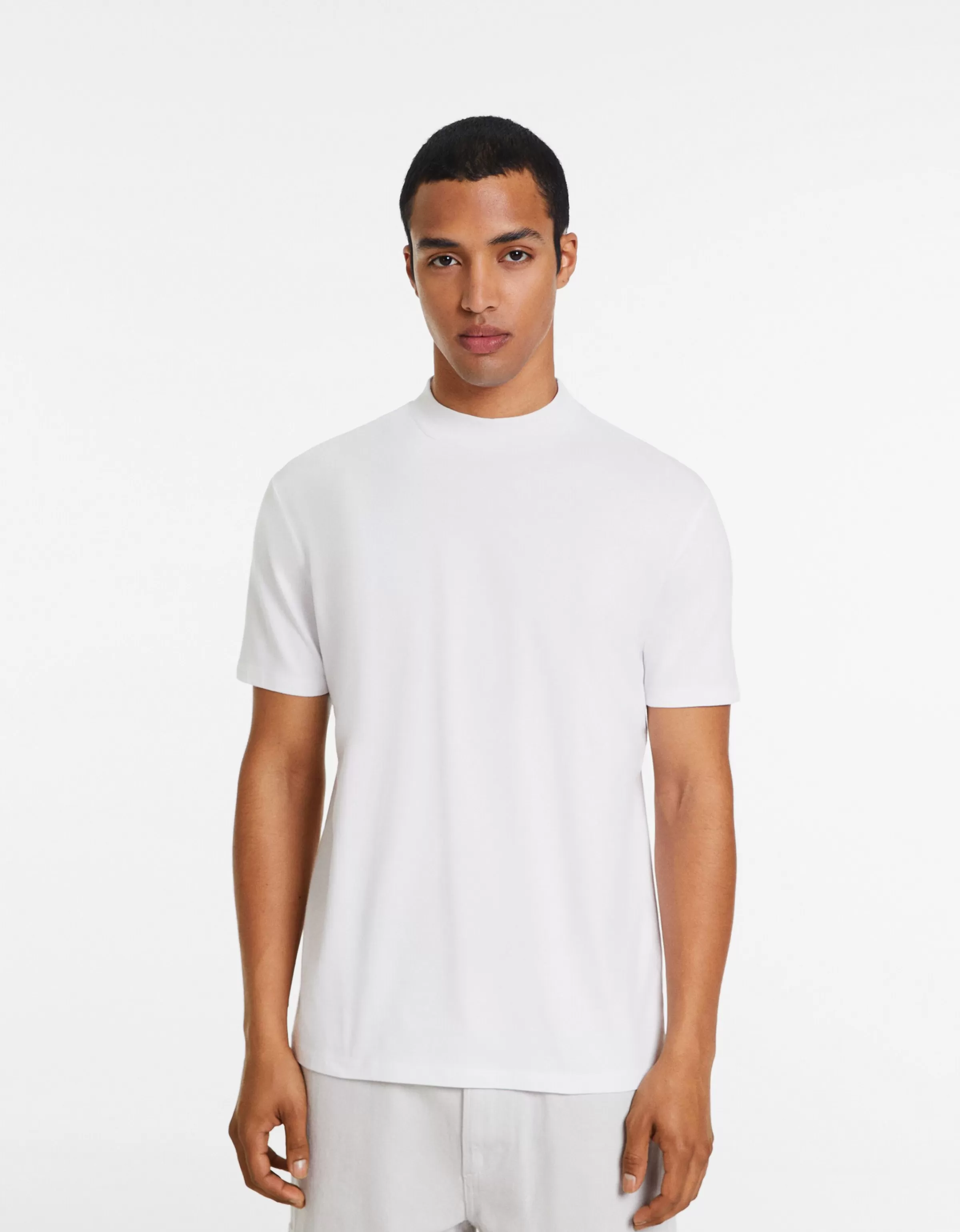 BERSHKA Personnalisables*T-shirt à manches courtes et col montant Blanc