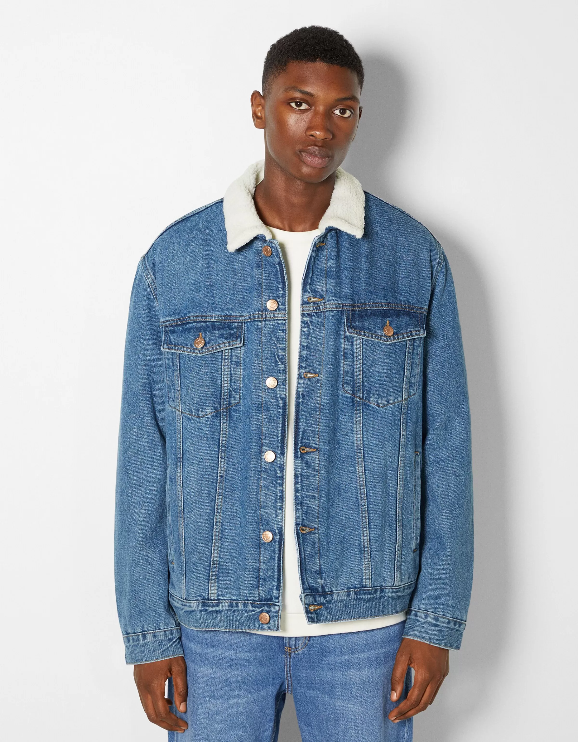 BERSHKA Blousons et manteaux*Veste en jean doublure polaire Bleu