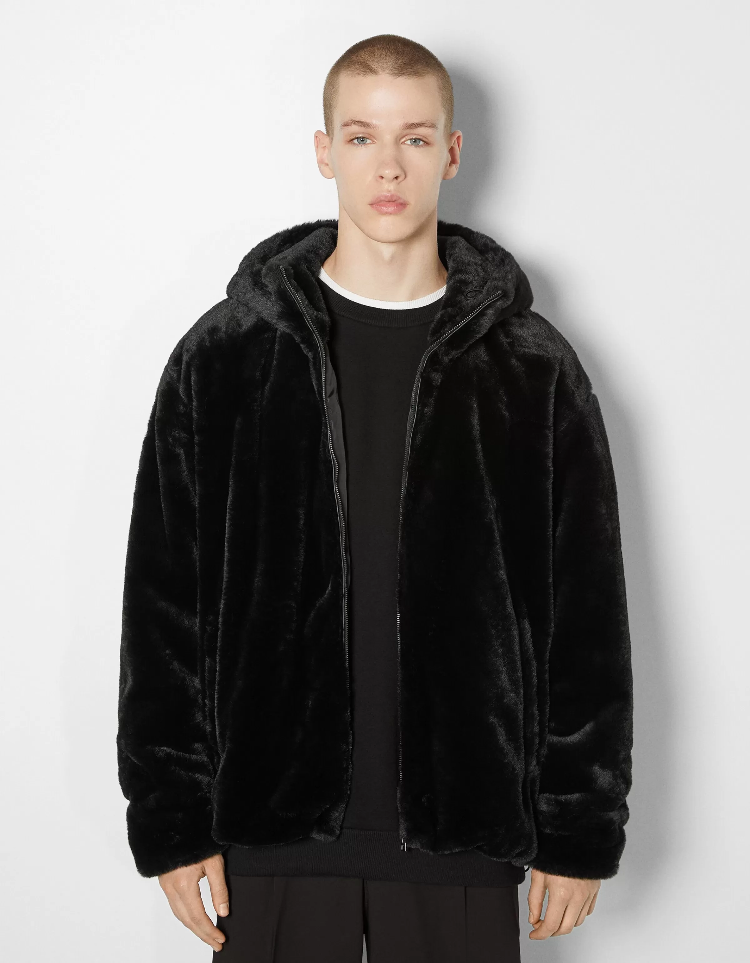 BERSHKA Blousons et manteaux*Veste polaire à capuche Noir